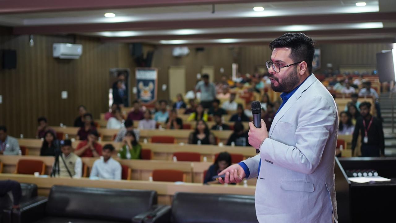 Career Content Seminar Pranshu Arora delivering content seminar(content marketing strategy)